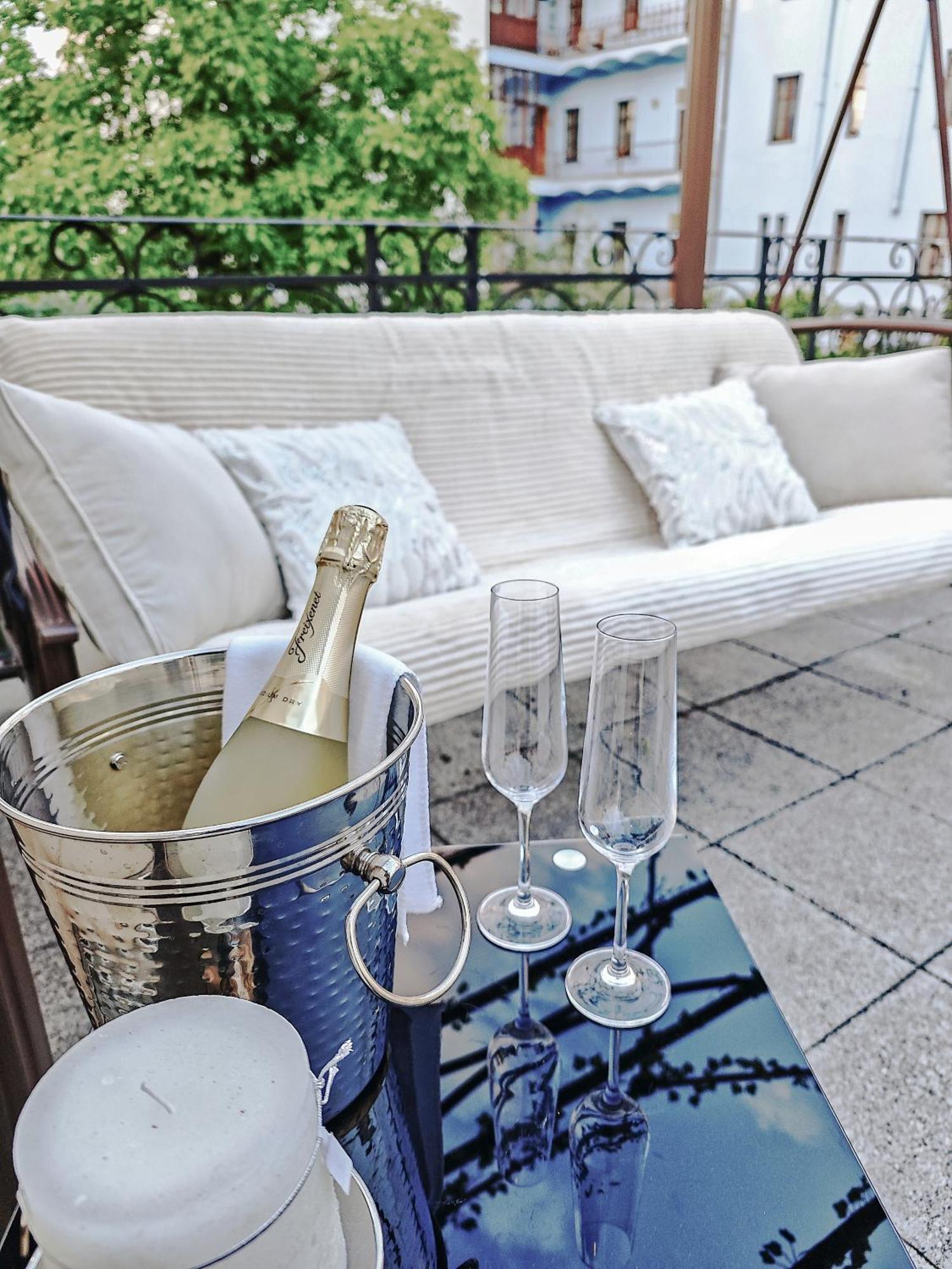 Unique Location With Hot-Tub, Terrace And Garden Villa Prága Kültér fotó