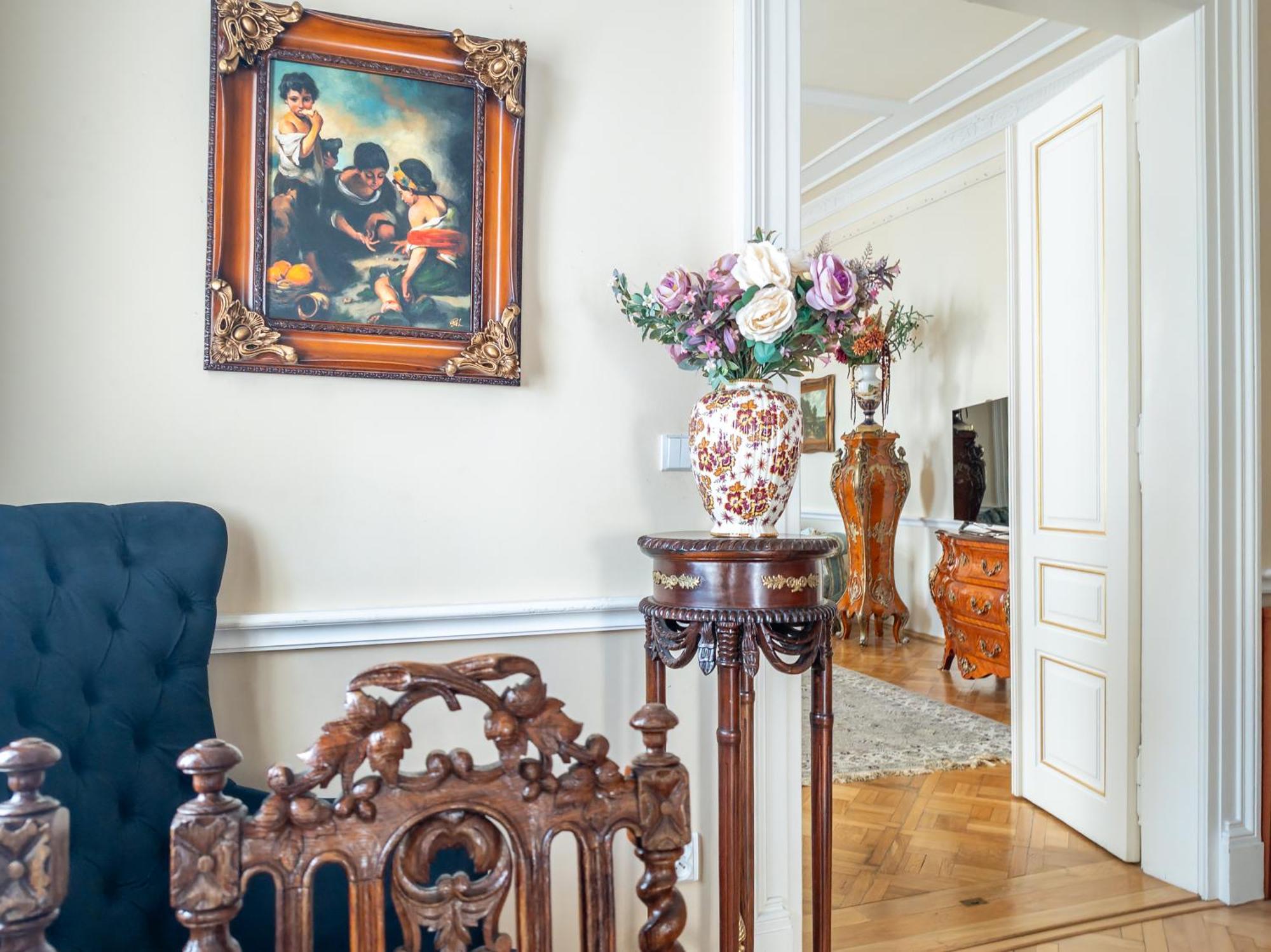 Villa With Hot-Tub, Terrace And Garden, Wenceslass Square Prága Kültér fotó