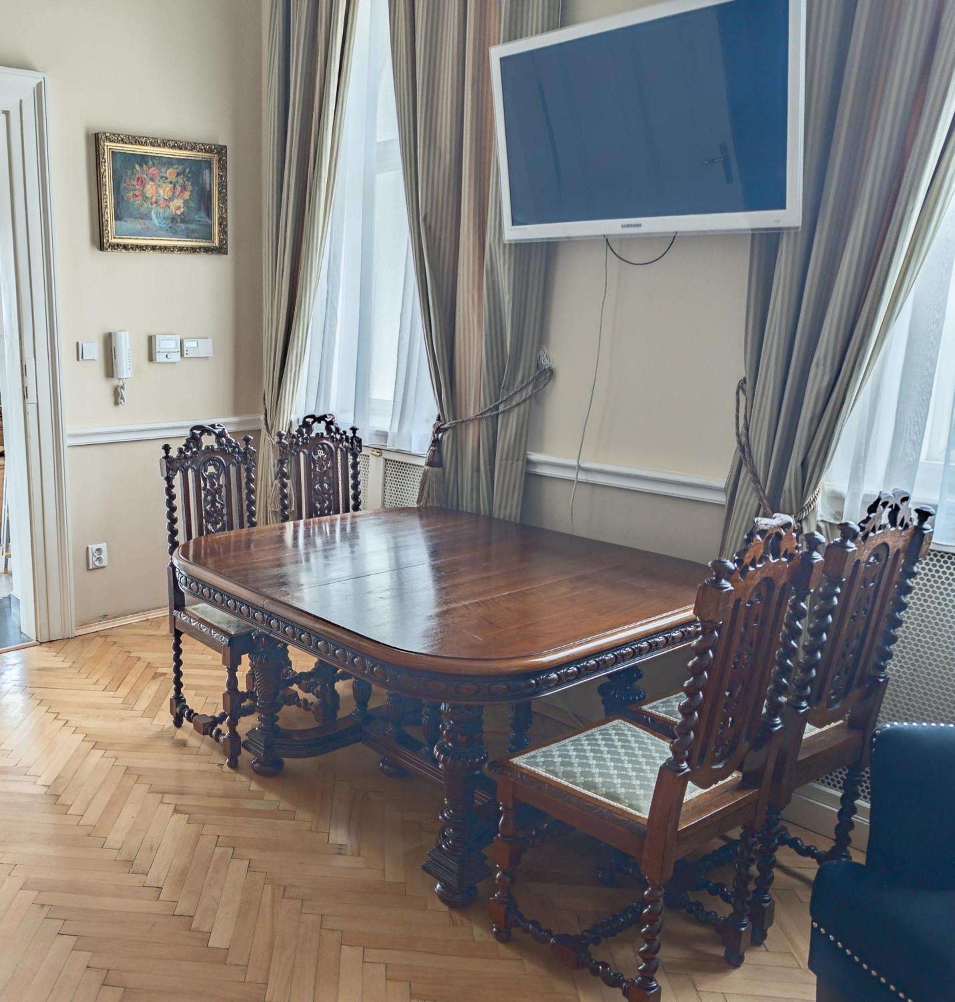 Villa With Hot-Tub, Terrace And Garden, Wenceslass Square Prága Kültér fotó
